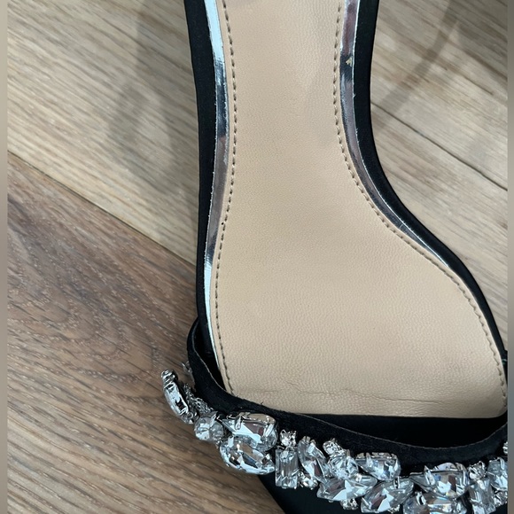 Black Heels With Diamond Strap - Picture 3 of 3